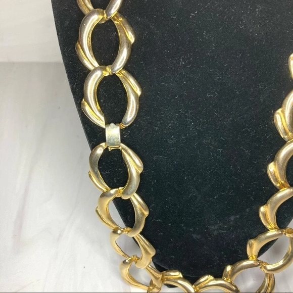 Vintage Goldtone Chain Link Necklace - Picture 2 of 3
